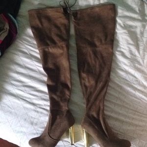Thigh high Gold Accent Heel